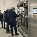 Heet buitenlandse klanten van harte welkom om ons bedrijf te bezoeken om secundaire balenpersapparatuur te inspecteren